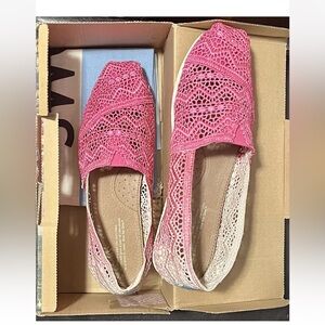 New TOMS Pink Ombre Floral Lace Shoes